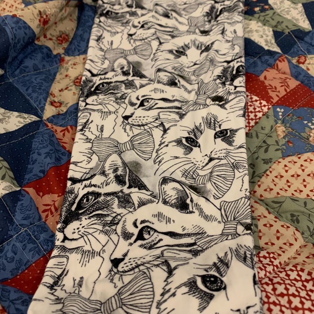 Black and white kitty leggings